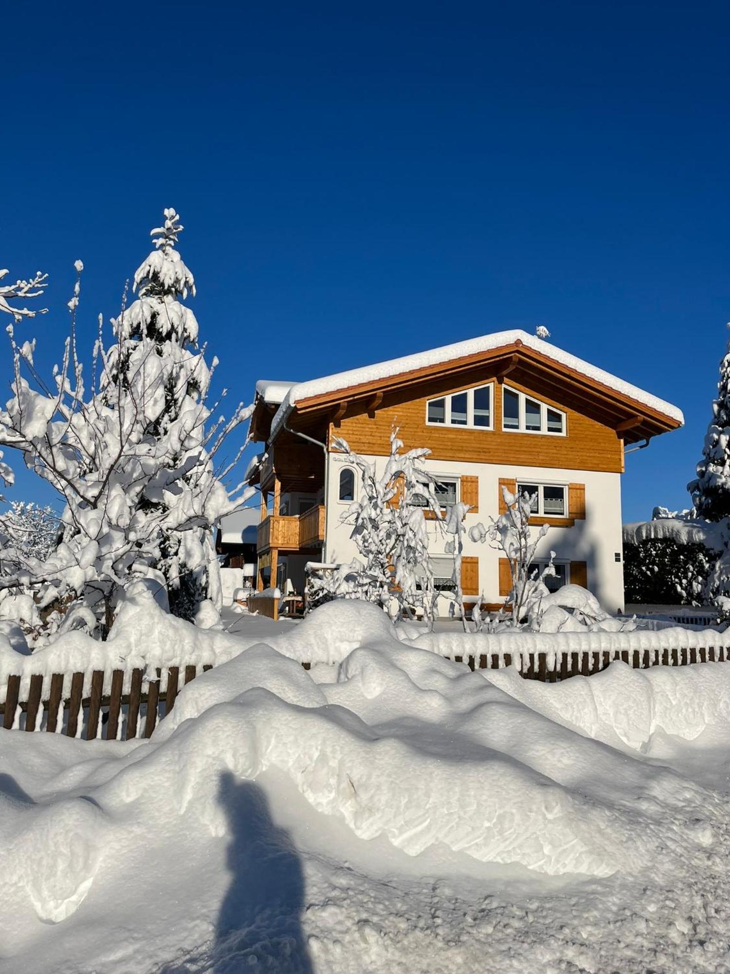 23 Neu Erbaute Ferienwohnung Mit Schloss- Und Panoramablick Halblech Exterior foto