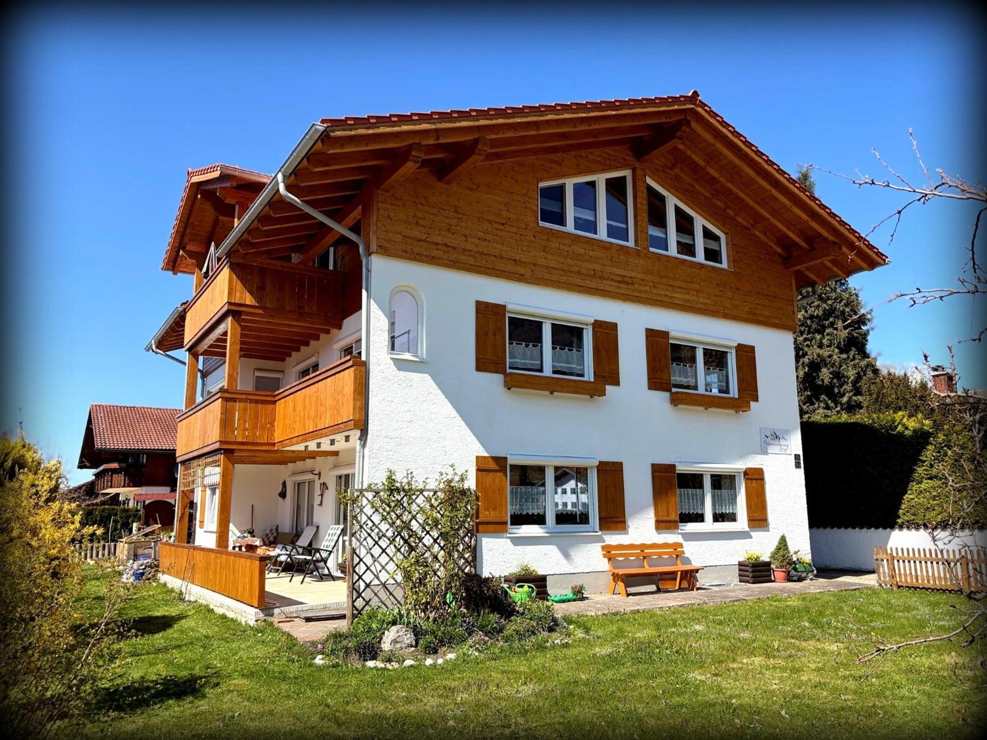 23 Neu Erbaute Ferienwohnung Mit Schloss- Und Panoramablick Halblech Exterior foto